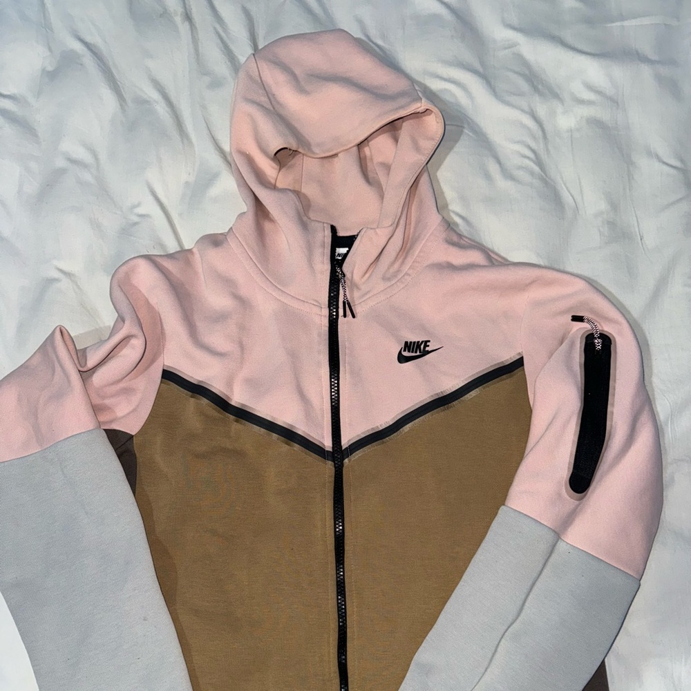 Sand wood Nike tech